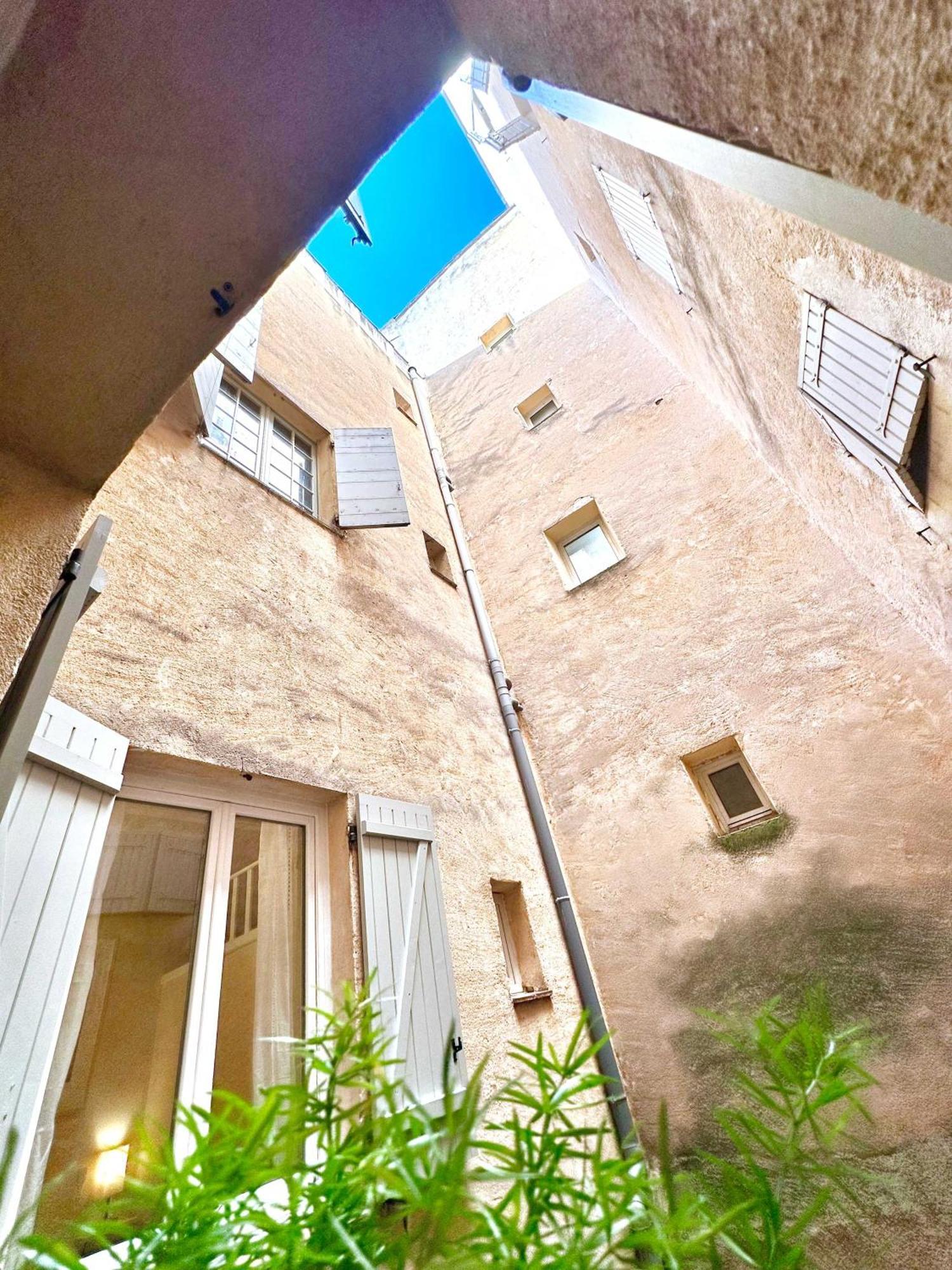 Ersextius, Mjd, Apartment *